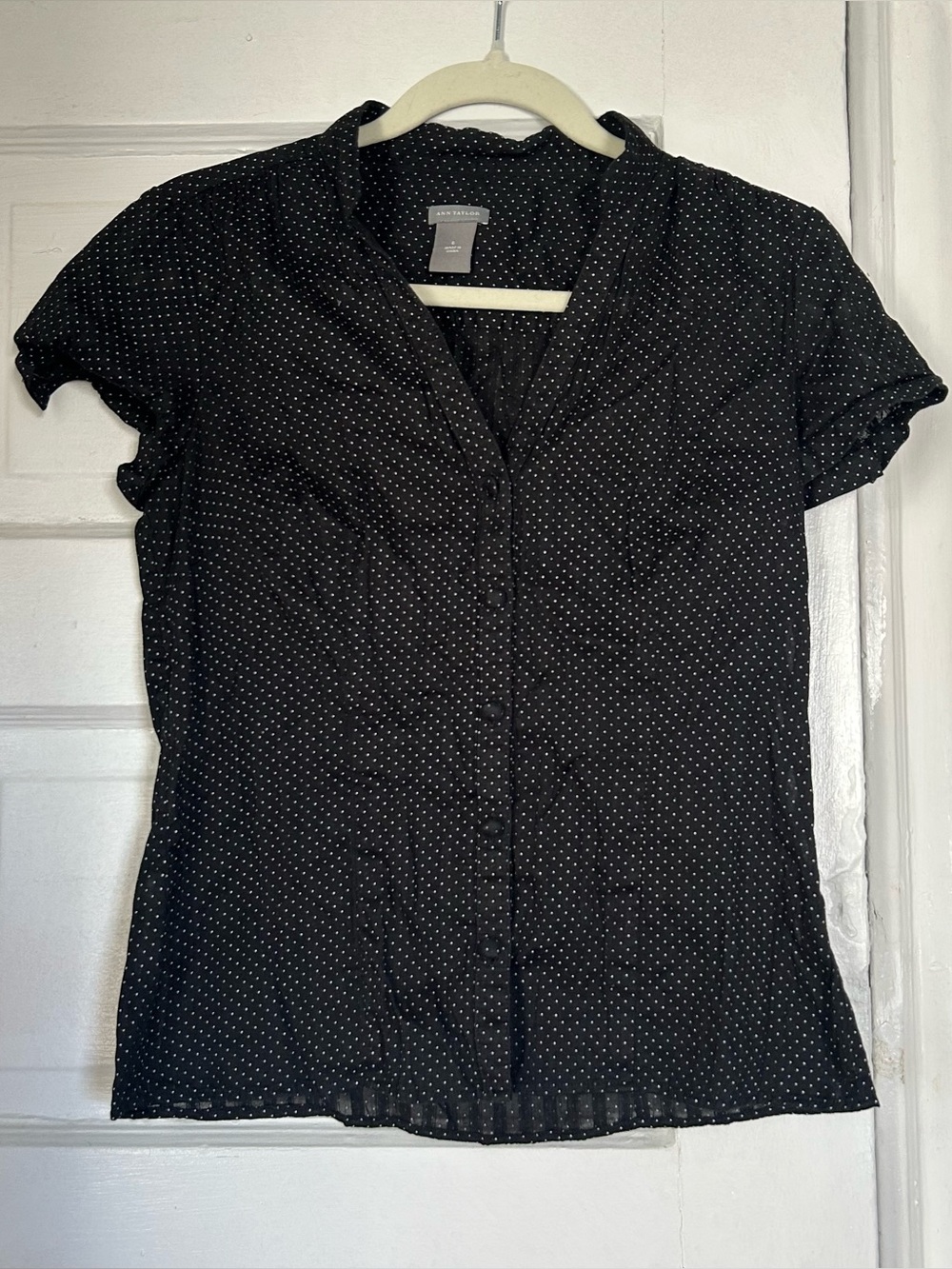 Ann Taylor Size 6 Black & White Polka Dot Short Sleeve Blouse